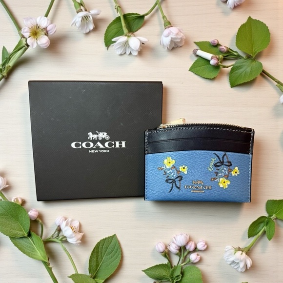 Coach Accessories - 💙COACH💙Blue Multi Flower Bow Print Shaped Card Case/NWT